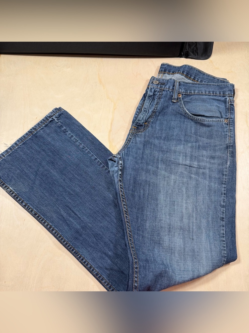 Men’s Levi’s 527 Medium Wash Jeans Size 34 X 32, Well-Loved, Distressed